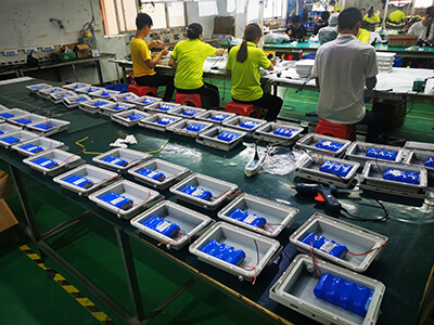 Solar flood light supplier workshop production