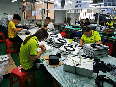 Solar flood light supplier workshop production