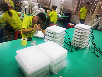 Solar flood light supplier workshop production