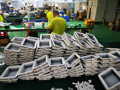 Solar flood light supplier workshop production